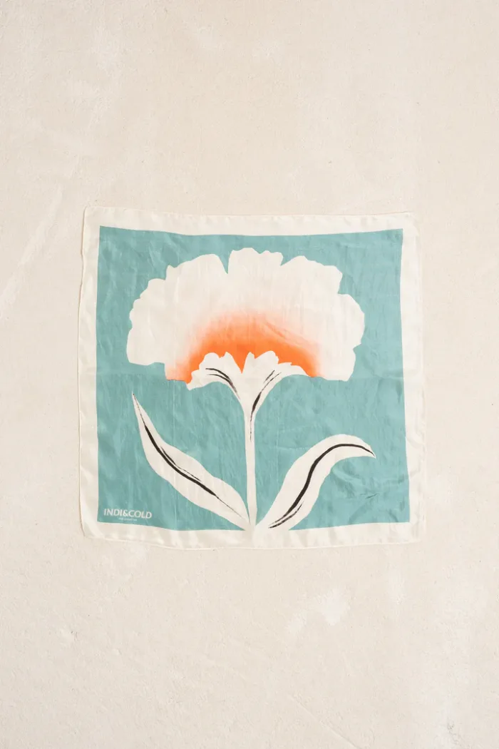 SILK SCARF WITH A FLOWER MOTIVE