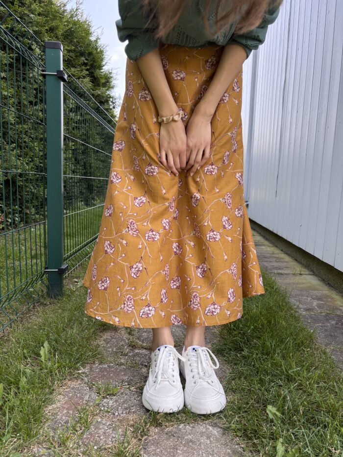 FLARED CARNATION SKIRT
