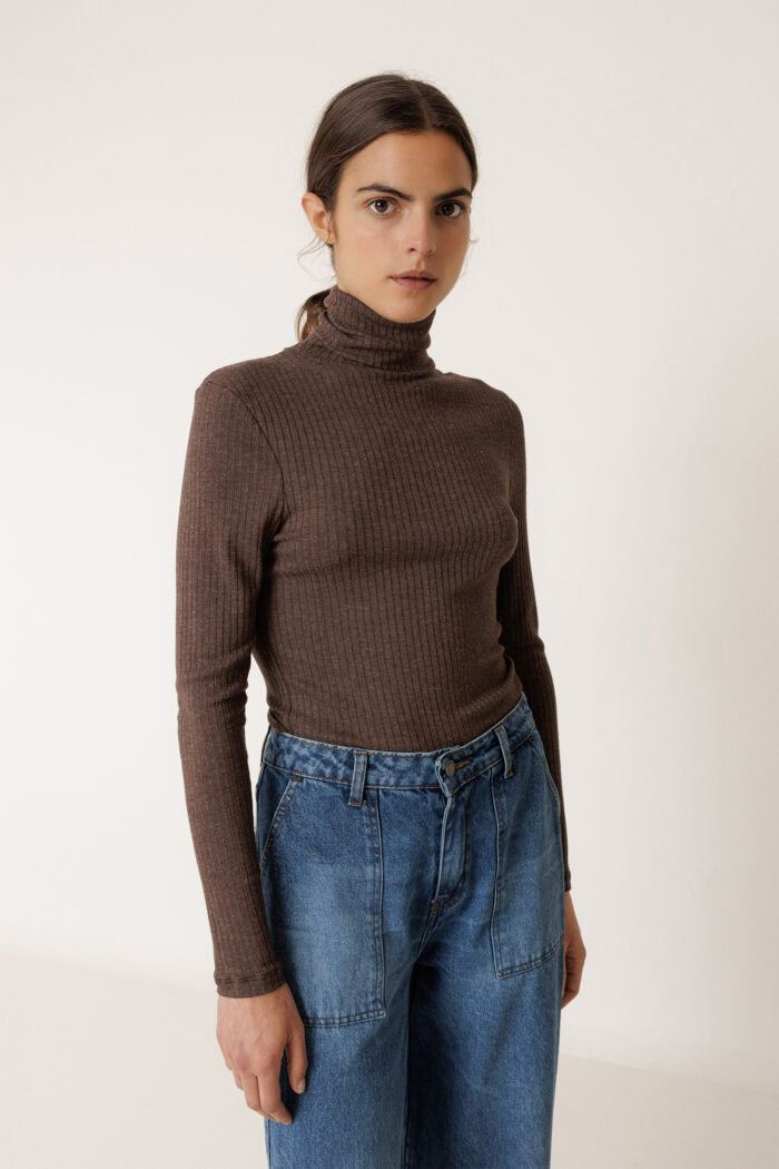 RIBBED FITTED T-SHIRT CHOCOLATE