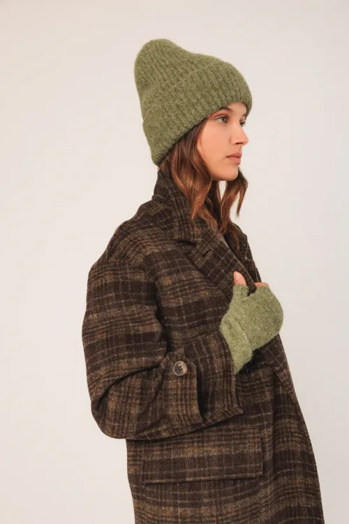 COLORED KNITTED HAT MENTA