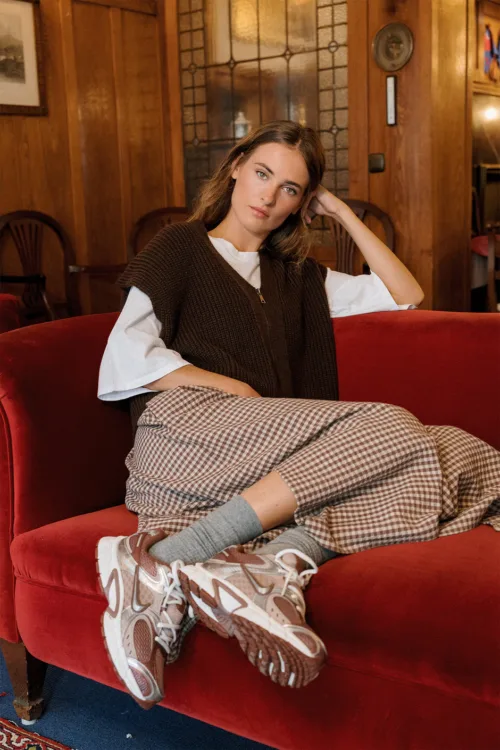 ZIP-UP KNIT VEST CHOCOLATE