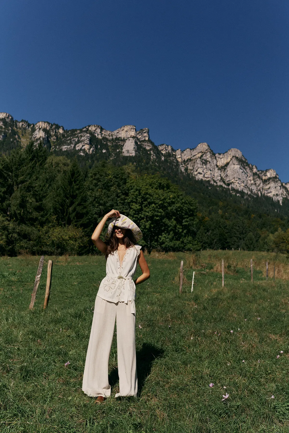 AVARAD NATURAALVALGED PÜKSID - Image 2