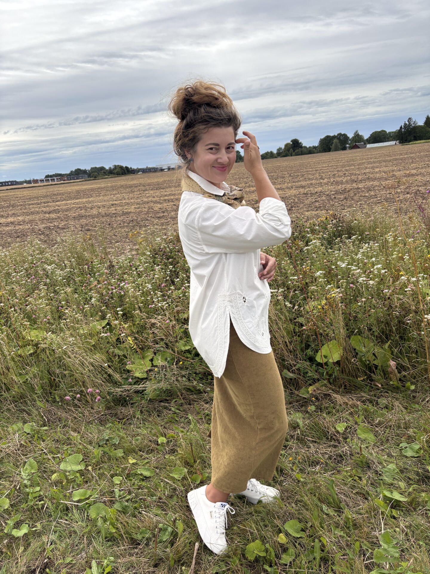 Indi&Cold Embroidered Poplin Maxi Shirt orgaanilisest puuvillast pikk särk tikitud kaunistustega valge - Wavau