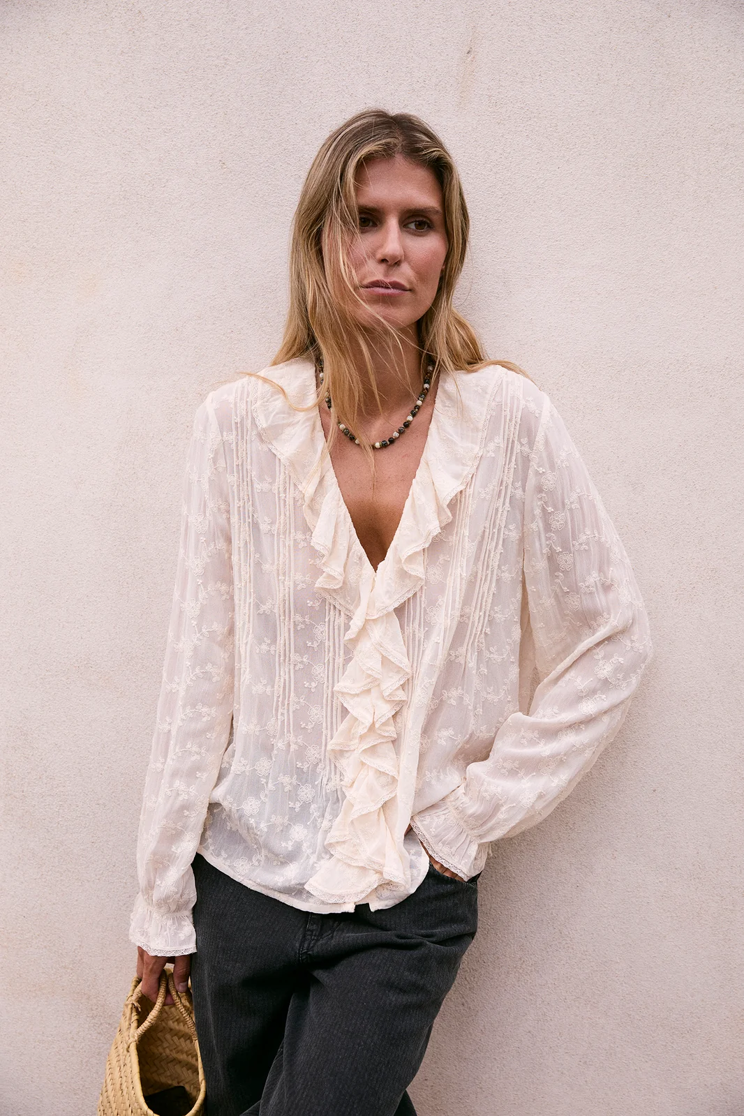 Indi&Cold Embroidered Romantic Ruffle Shirt viskoosist pikkade varrukatega satsidega särk valge - Wavau