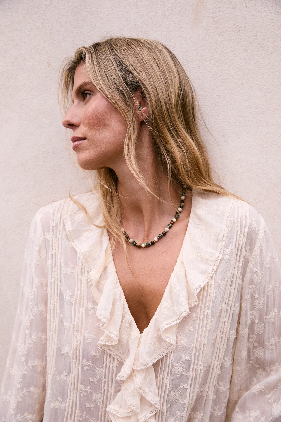 Indi&Cold Embroidered Romantic Ruffle Shirt viskoosist pikkade varrukatega satsidega särk valge - Wavau