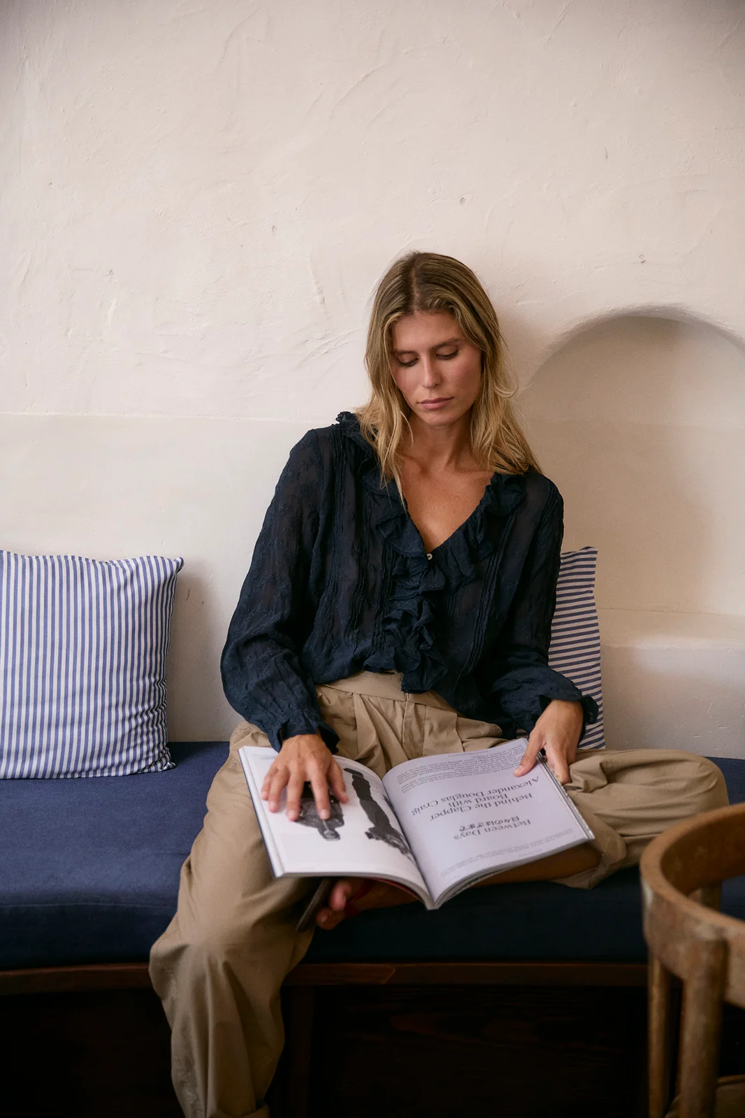 Indi&Cold Embroidered Romantic Ruffle Shirt viskoosist pikkade varrukatega satsidega särk tumesinine - Wavau