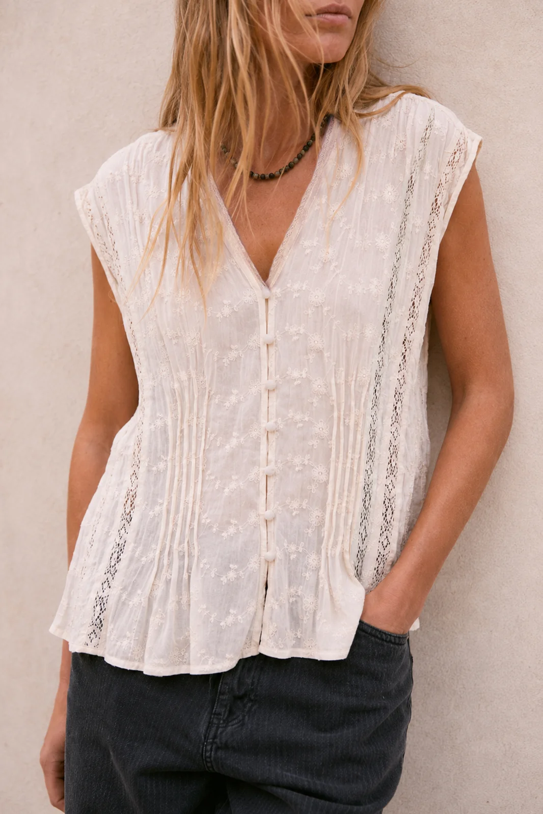 Indi&Cold Embroidered Romantic Top viskoosist ilma varrukateta pitsiline särk valge - Wavau