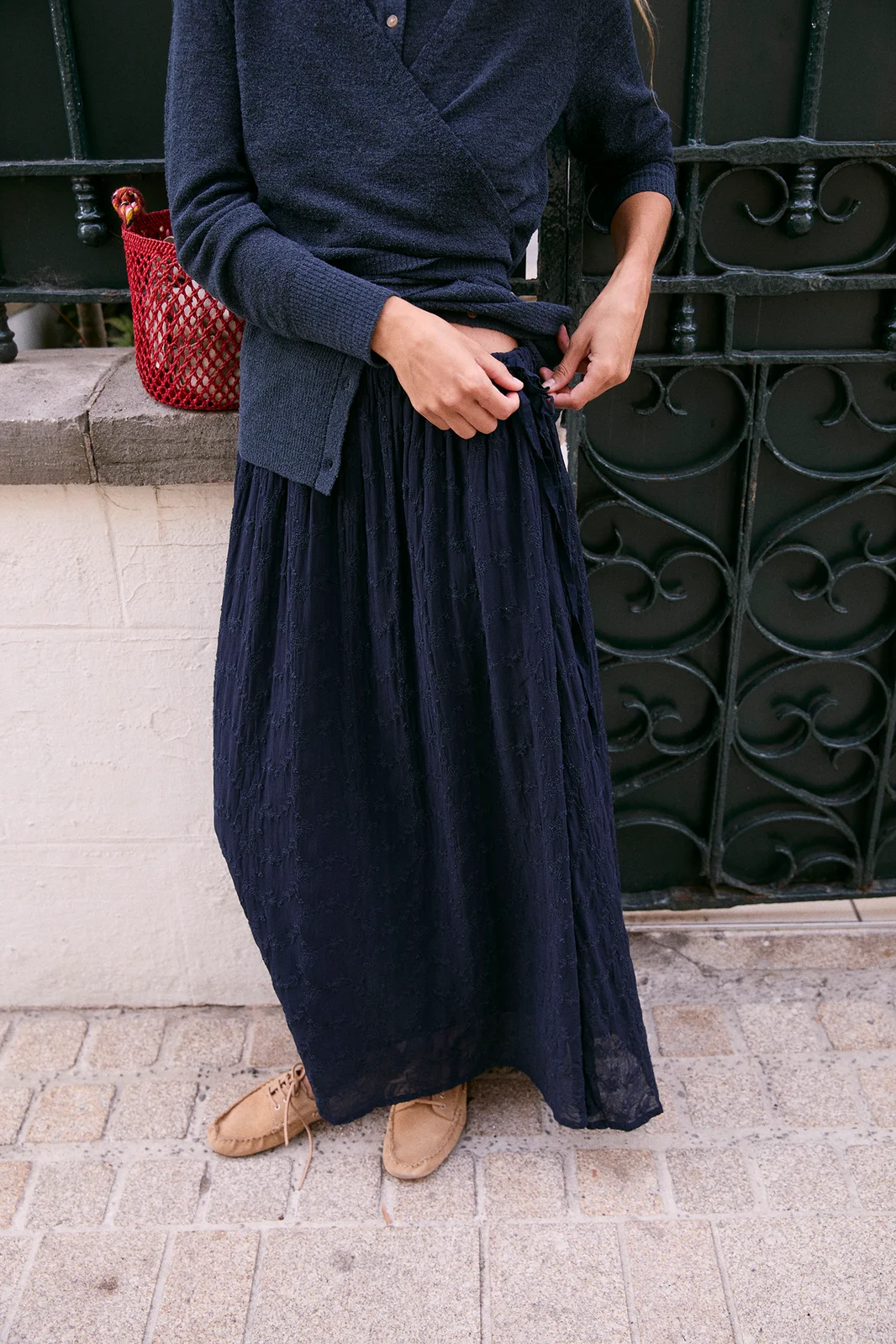 Indi&Cold Embroidered Romantic Skirt viskoosist pikk pitsiline seelik tumesinine - Wavau