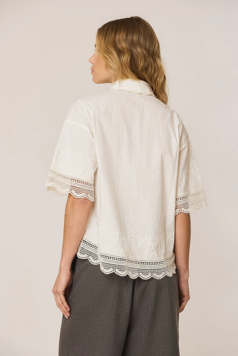 Indi&Cold Embroidered Poplin Shirt orgaanilisest puuvillast särk tikitud kaunistustega valge - Wavau